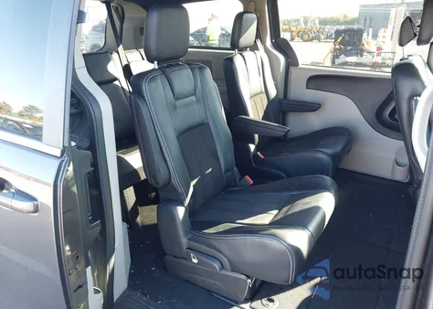 2019 Dodge Grand Caravan Sxt z USA, uszkodzony, nr VIN 2C4RDGCG8KR717073
